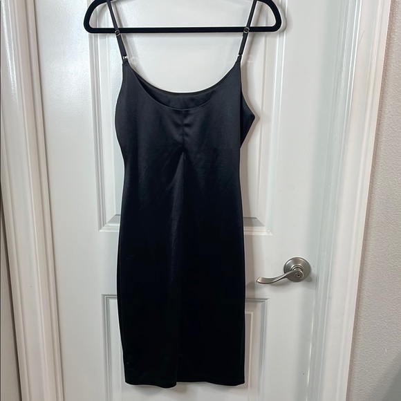 Windsor Midnight Black Satin Dress - Picture 5 of 5